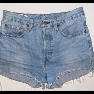 LEVIS 501 shorts W26 🤍